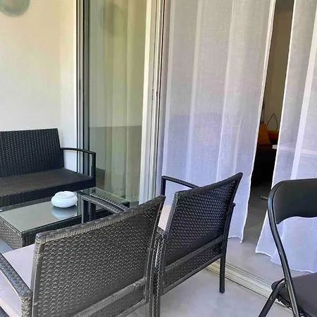 L'orangeraie Centre Martinez, Beau F2 Avec Terrasse *