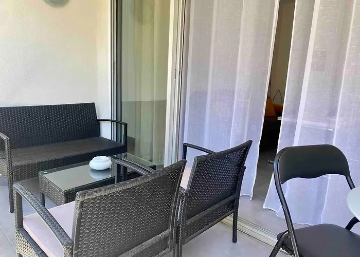 L'orangeraie Centre Martinez, Beau F2 Avec Terrasse *